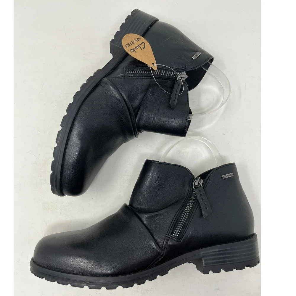 CLARKS Womens 10 Ankle Bootie Black Leather Waterproof Zipper Lug Sole
